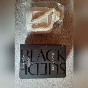 Avon Black Suede Soap on a Rope 141g-Sealed